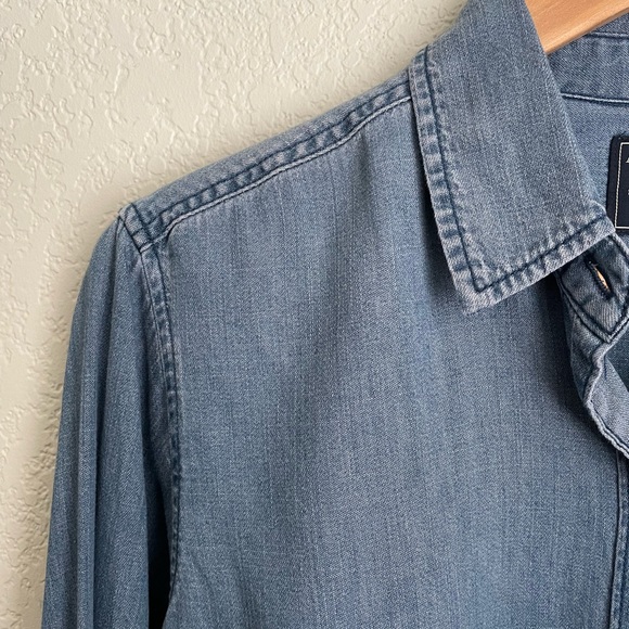 NWT Soft Abercrombie Chambray Blue Button Down Shirt - Picture 2 of 9